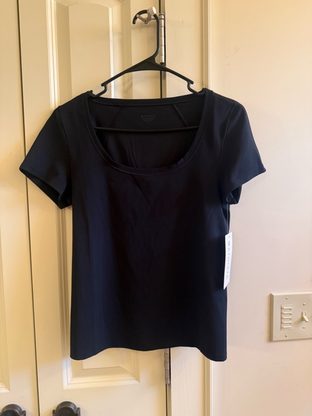 NWT Athleta Transcend Scoop
Tee UPF 40+ Size M 🖤🖤🖤 - Picture 5 of 8